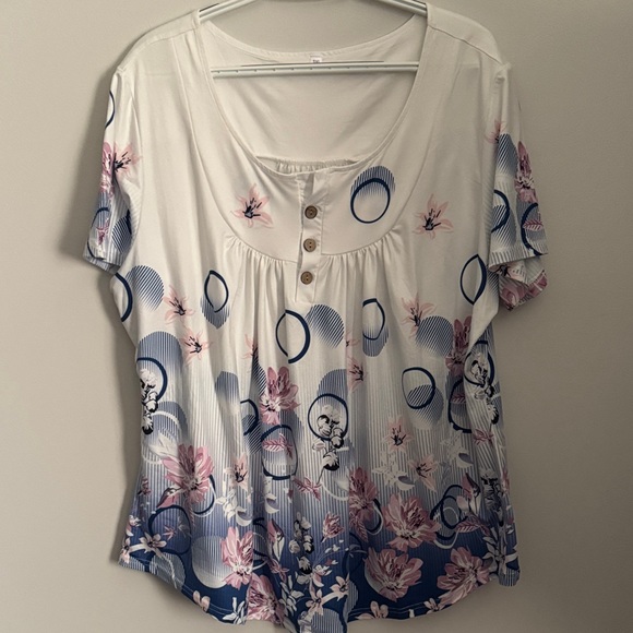 Tops - Women’s White Floral Scoop Neck Top with Buttons